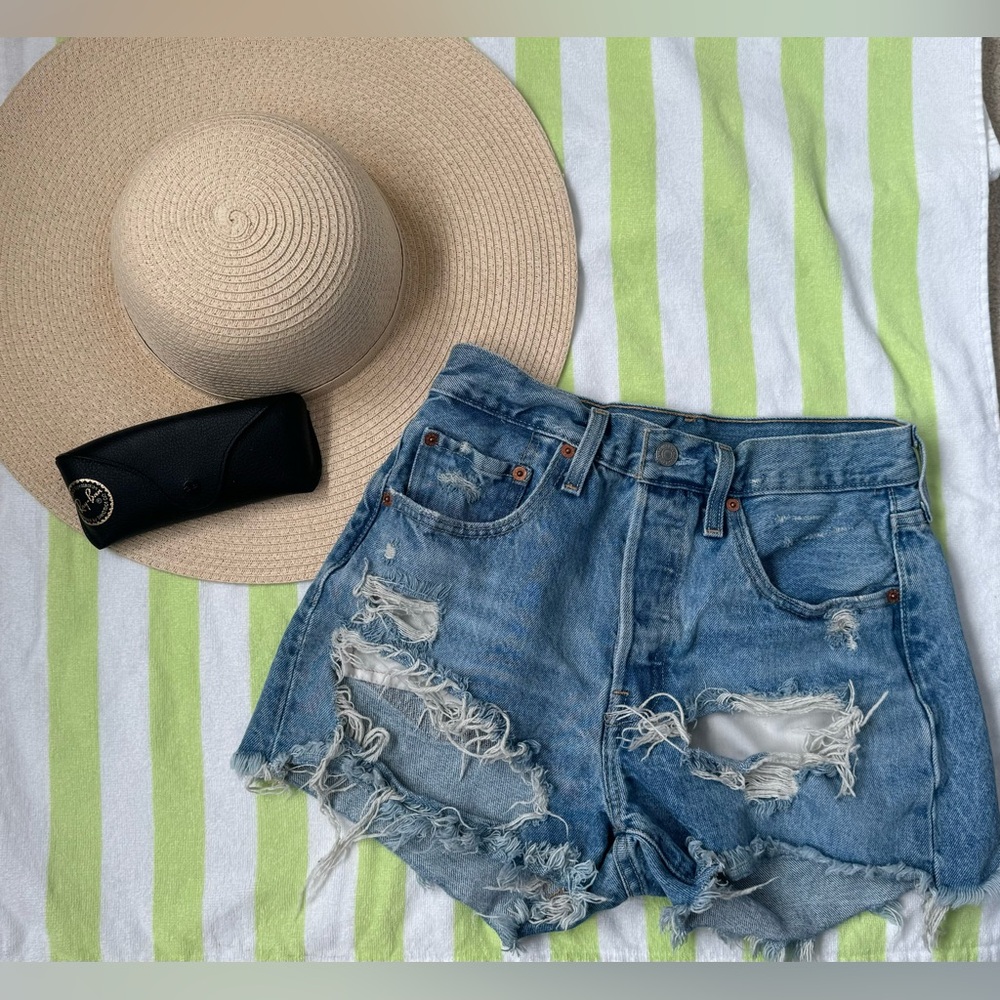 Women’s Levi’s Denim Blue Jean Shorts Size 26 Button Fly Distressed